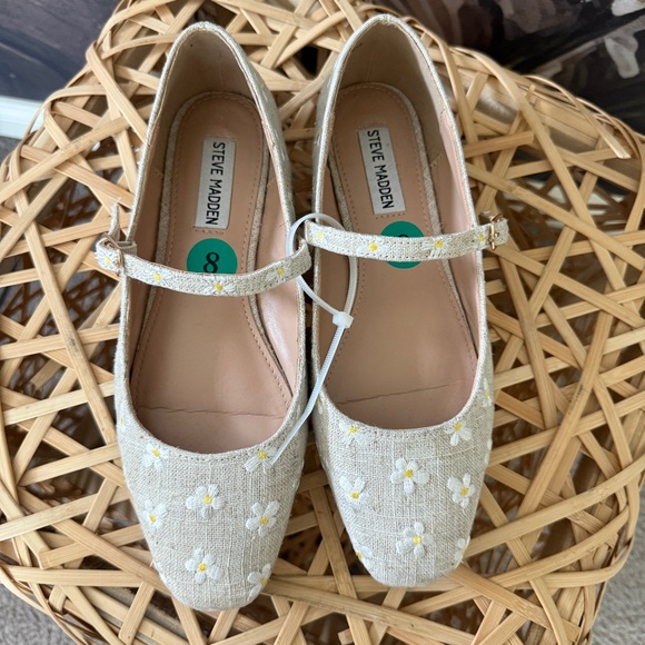 Steve Madden cream Floral daisy Embroidered Mid Strap ballet Flats Mary Jane - Picture 3 of 6